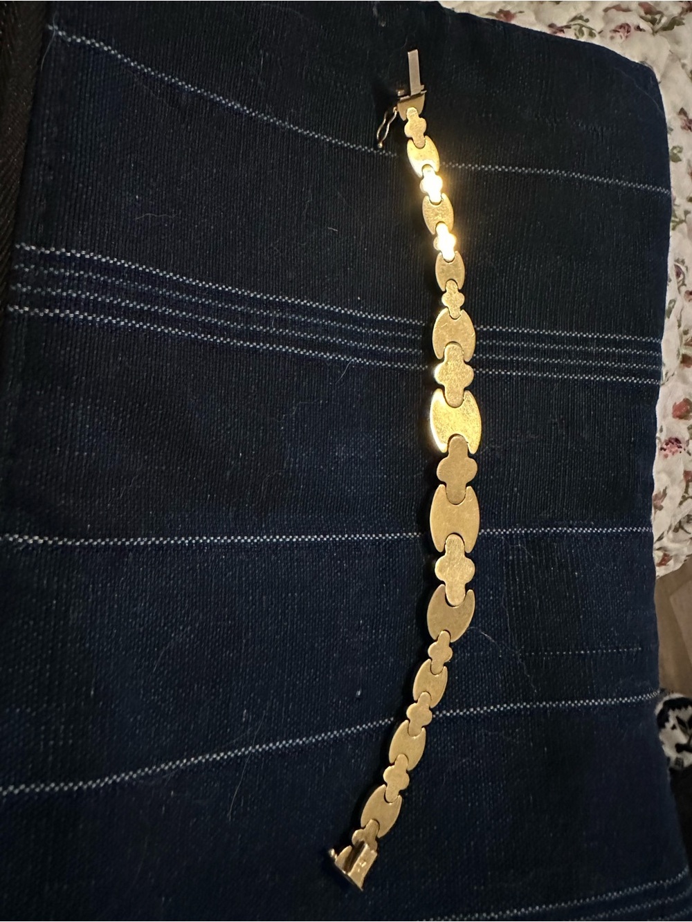 Classic Gold-Tone Linked Bracelet for Women - Picture 2 of 5